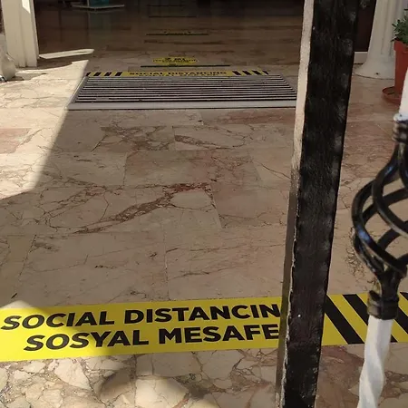 Golden Moon מלון דירות 2*