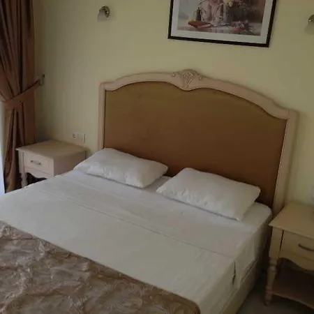 Apartmanhotel Golden Moon 2*