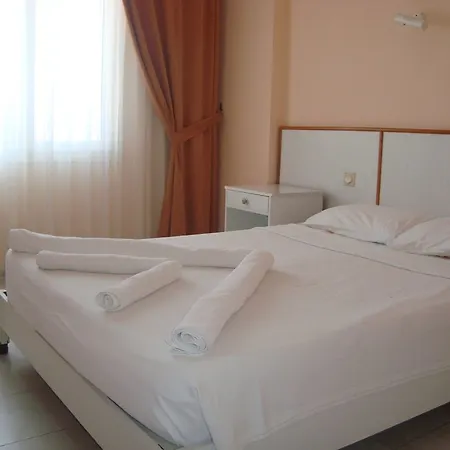 Golden Moon Aparthotel 2*