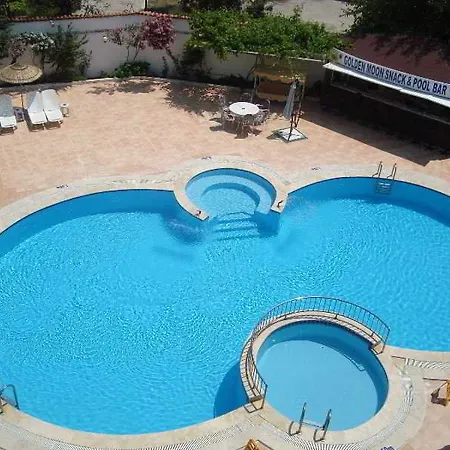 Golden Moon Aparthotel 2*