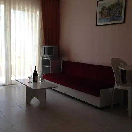 Golden Moon Aparthotel 2*