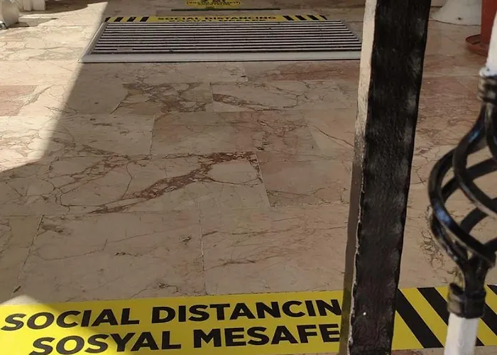 Golden Moon Aparthotel 2*