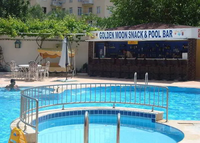 Golden Moon Apartmanhotel 2*