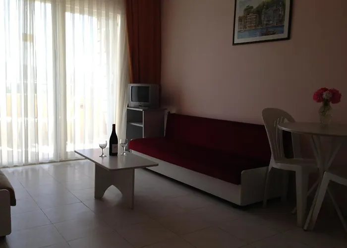 Golden Moon Apartmanhotel 2*